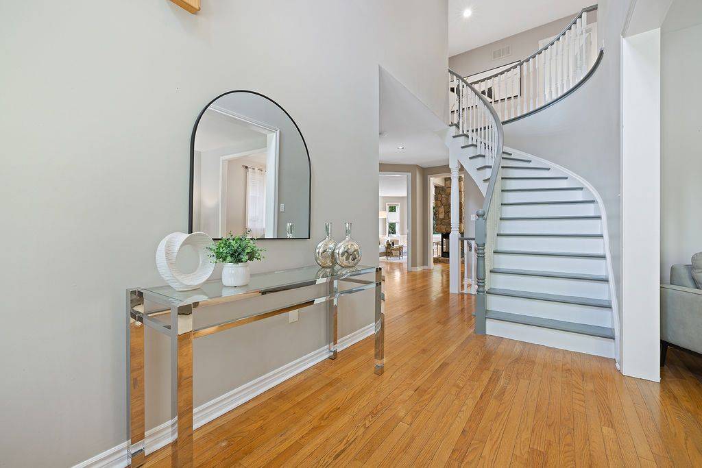 Oakville, ON L6H 6K5,1829 Glenvista DR