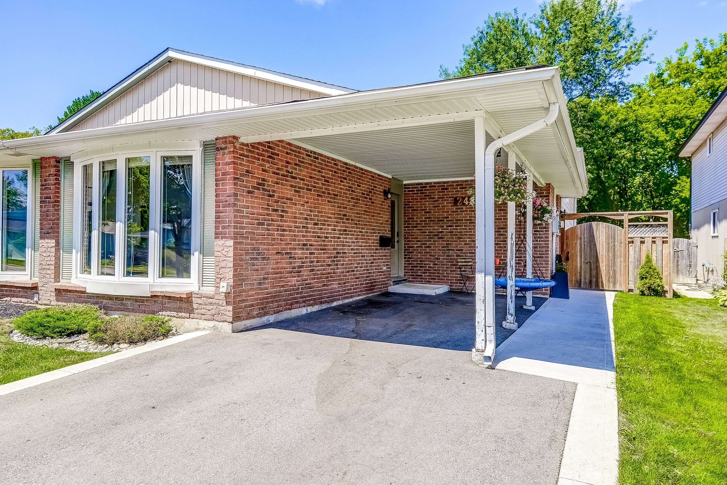 Burlington, ON L7P 4B6,2429 Overton DR