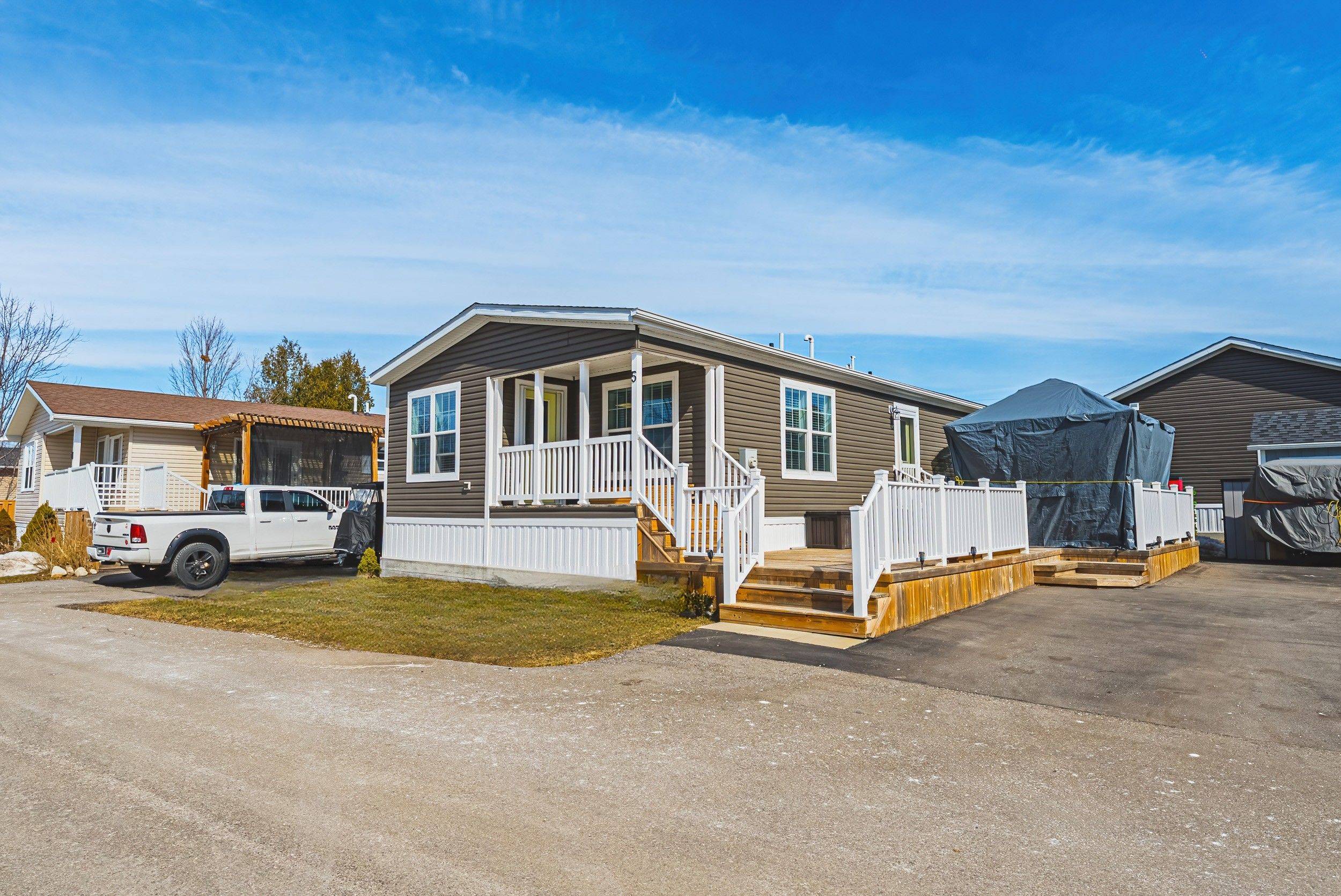 Puslinch, ON N0B 2J0,5 Sumac ST