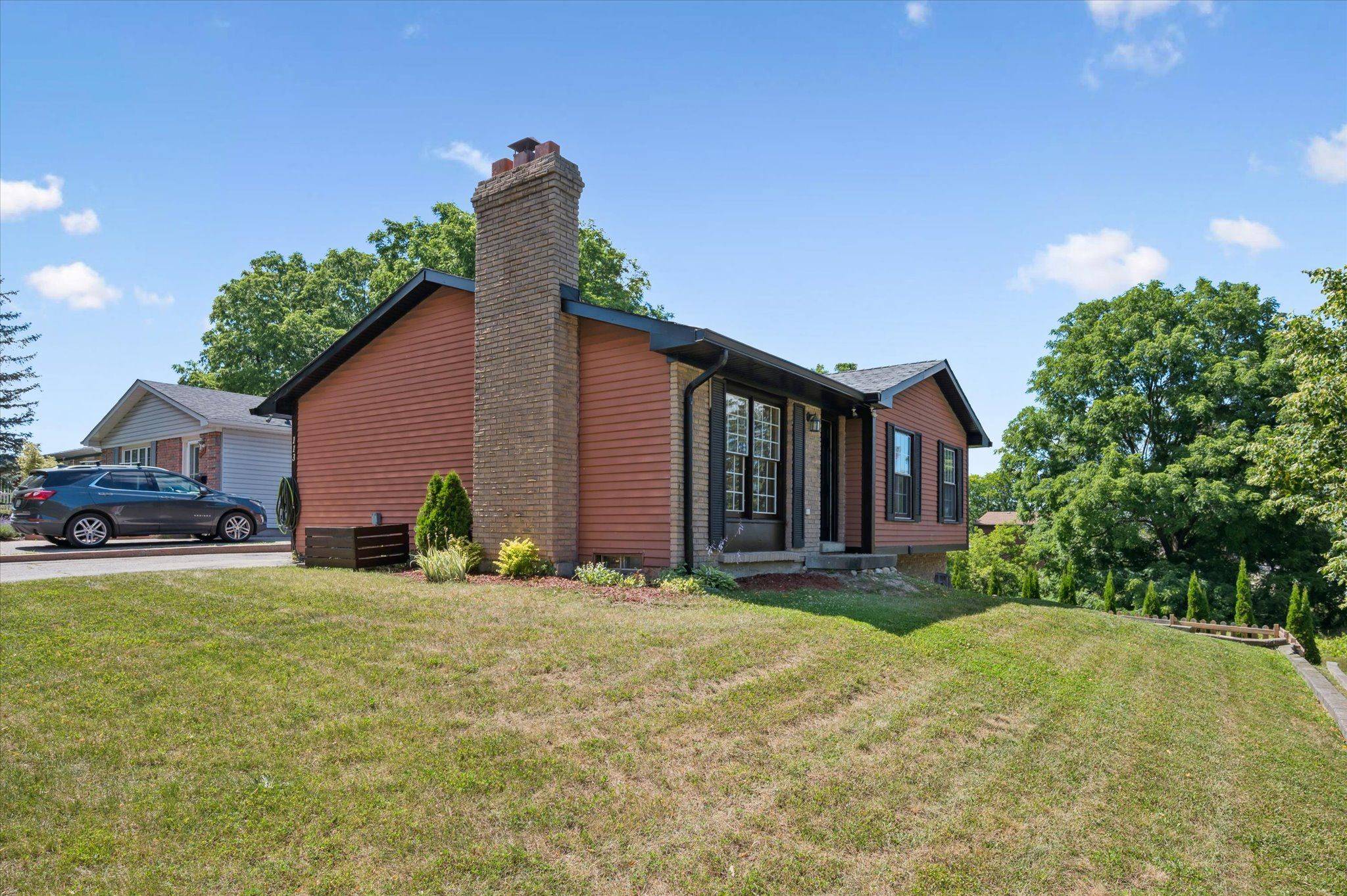 Kitchener, ON N2B 3J9,113 Matthew ST