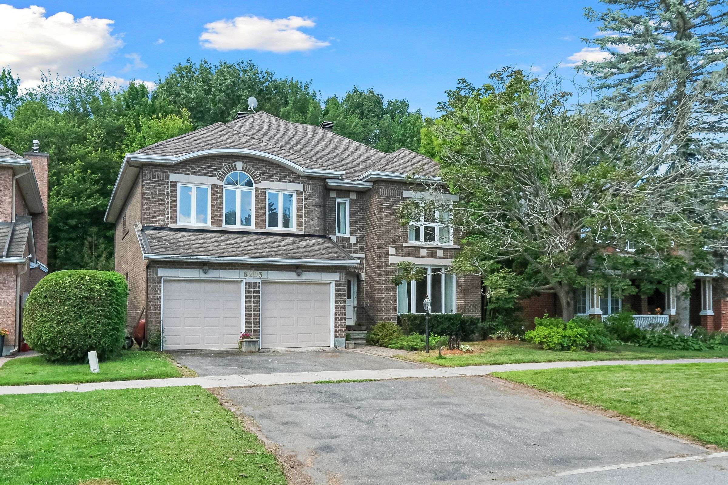Orleans - Convent Glen And Area, ON K1C 8E4,6203 Beausejour DR