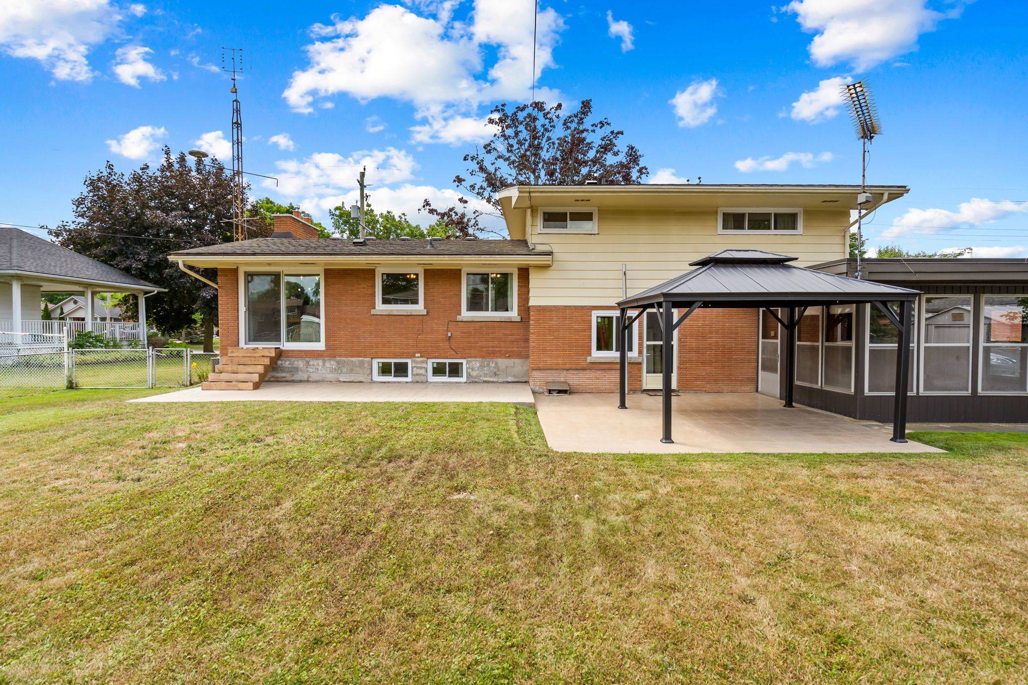 Welland, ON L3C 4W9,464 Fitch ST