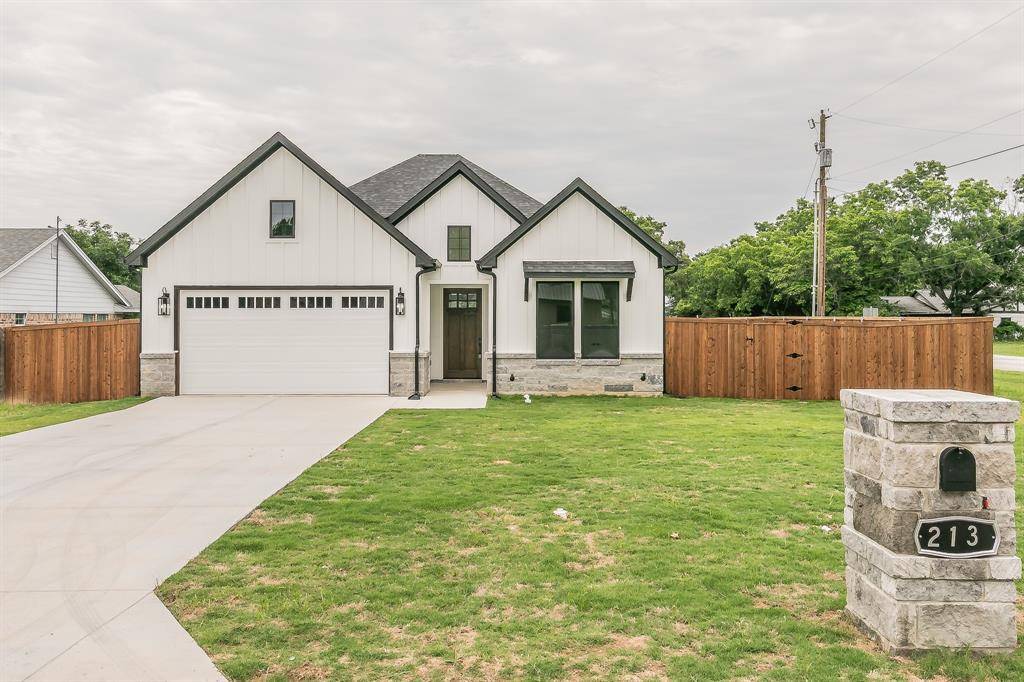 Boyd, TX 76023,213 S Hitt Street