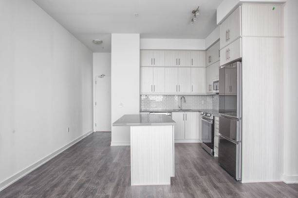 Richmond Hill, ON L4B 0H3,75 Oneida CRES #PH04