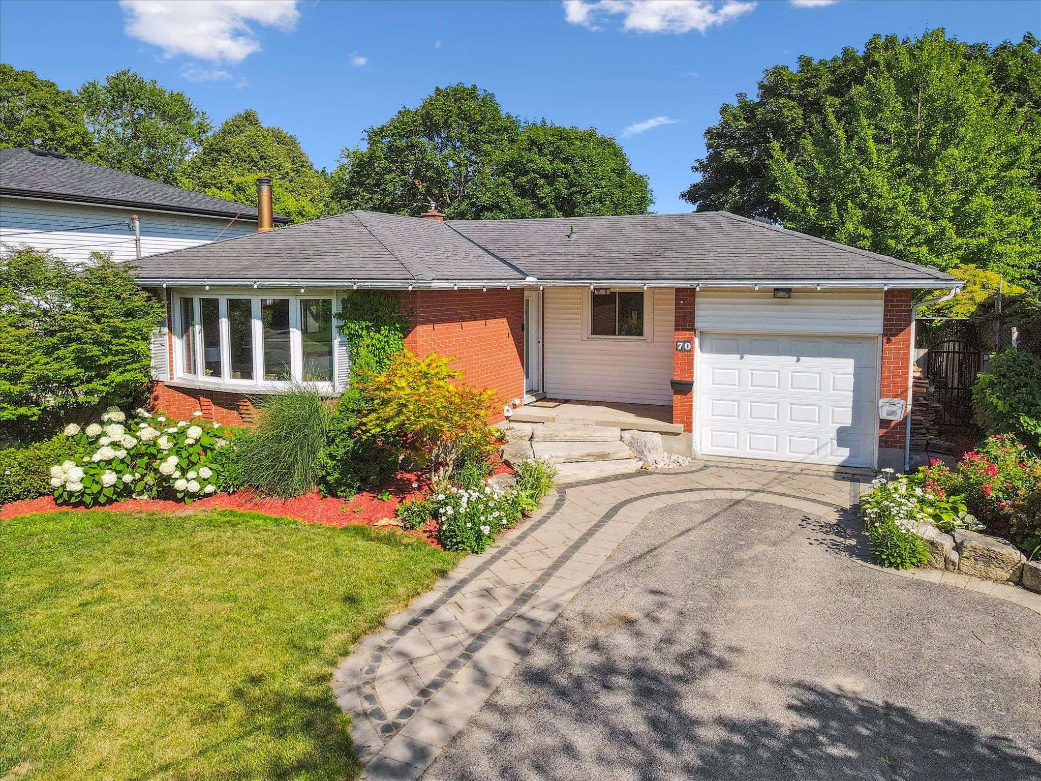Guelph, ON N1E 3N6,70 Balmoral DR