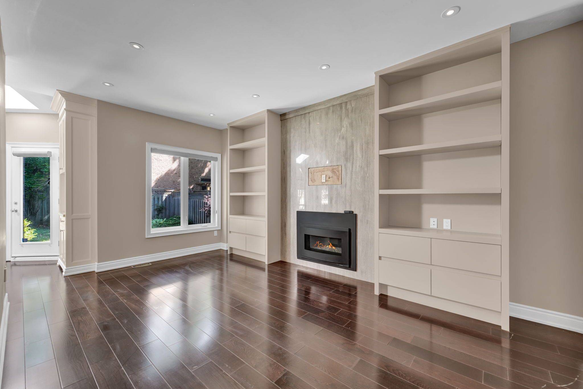 Vaughan, ON L4J 7V2,122 Beverley Glen BLVD