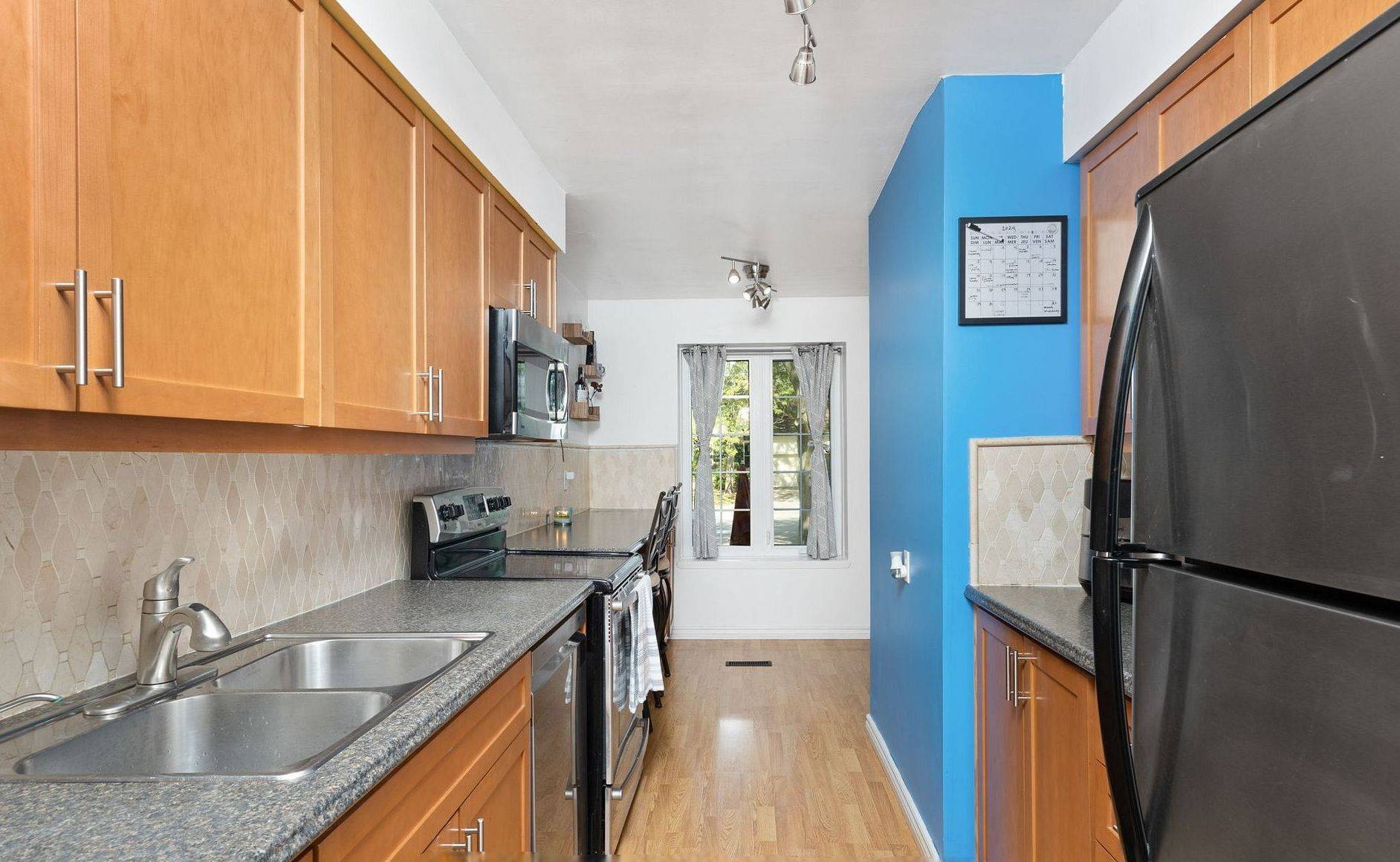Oakville, ON L6H 3H8,1004 Elizabeth PL
