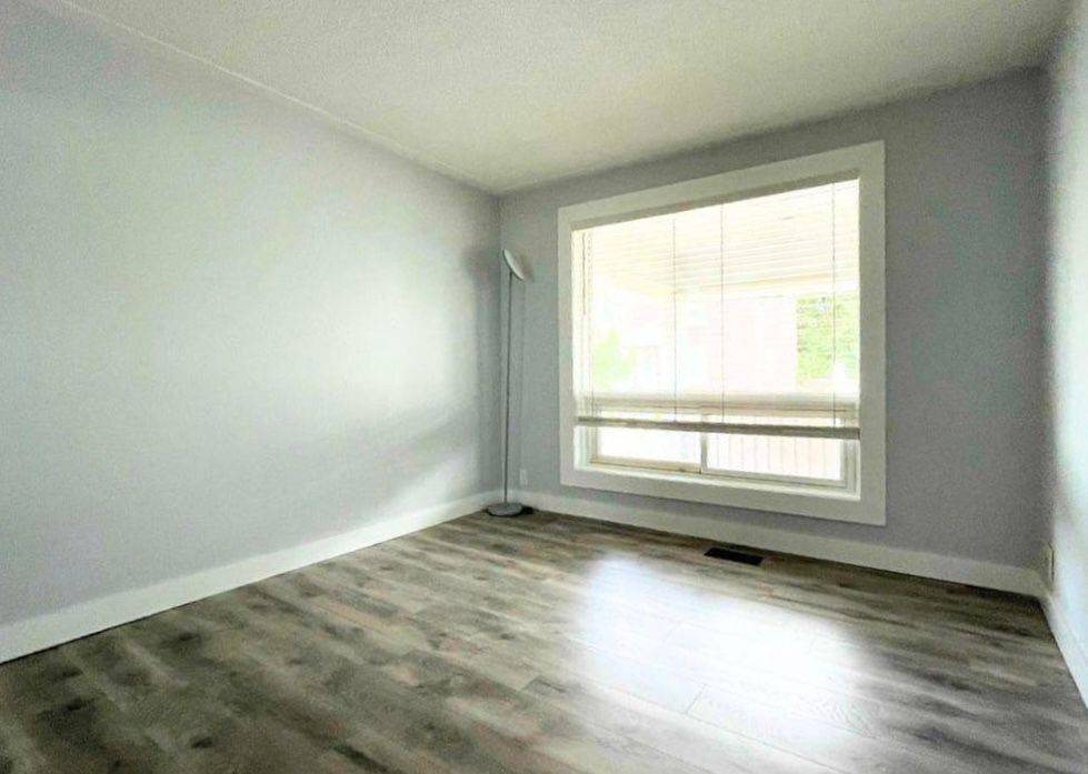 Vanier And Kingsview Park, ON K1L 5M2,332 Shakespeare ST #1