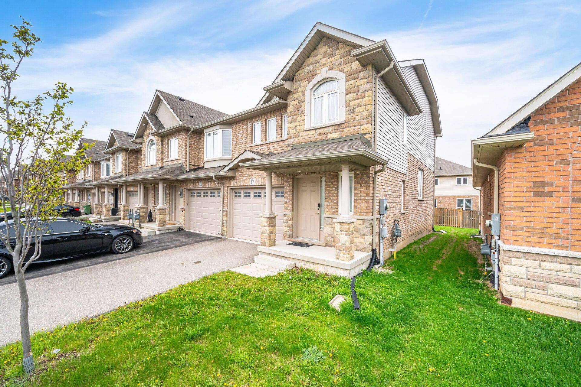 Hamilton, ON L0R 1P0,37 Charleswood CRES