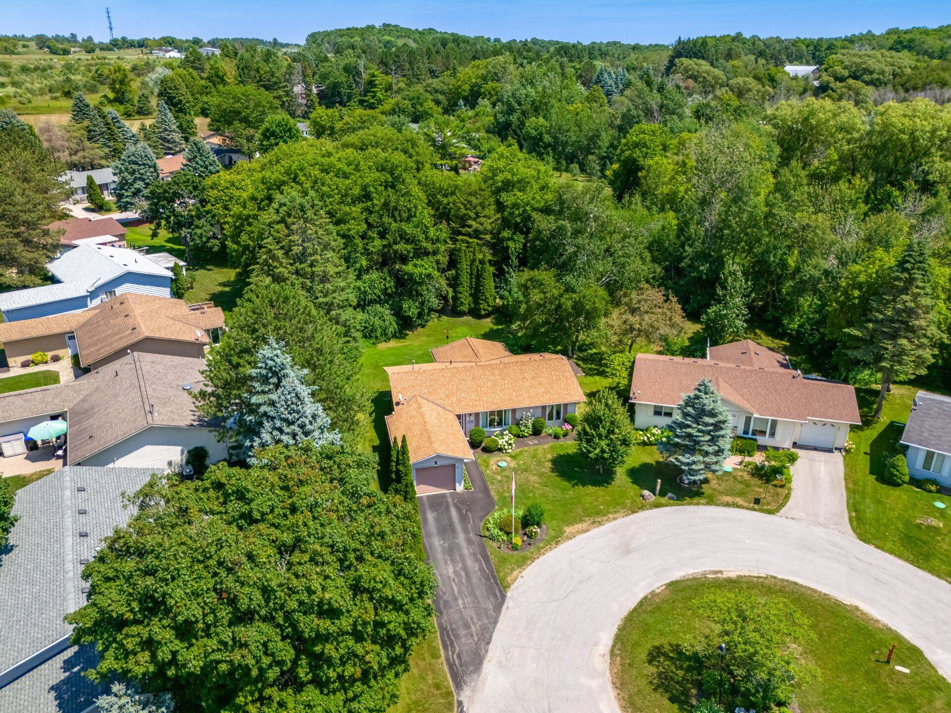 New Tecumseth, ON L0G 1W0,3 Pineview CT
