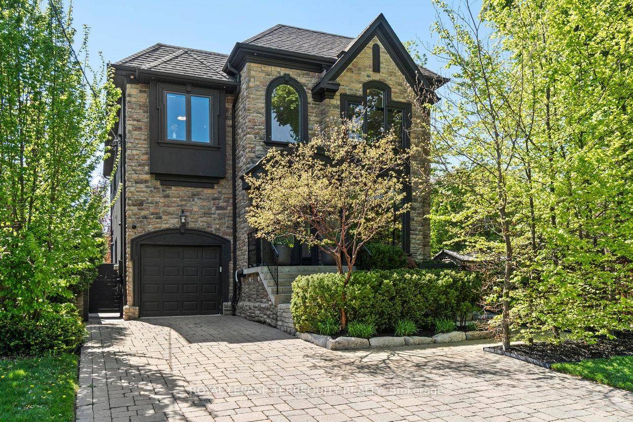 Toronto W08, ON M8X 2G7,1080 Royal York RD