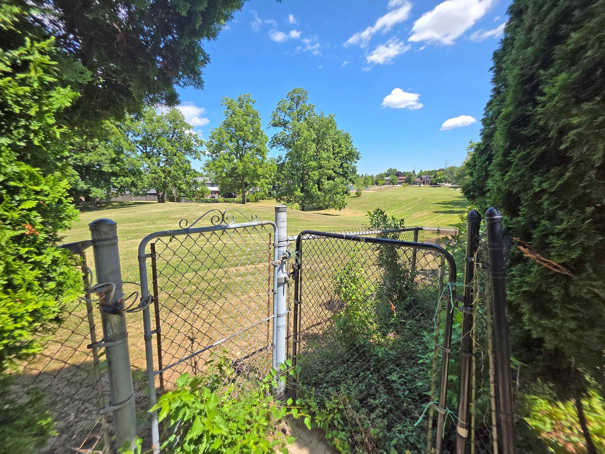 Hamilton, ON L9K 1E7,168 Bluebell CRES