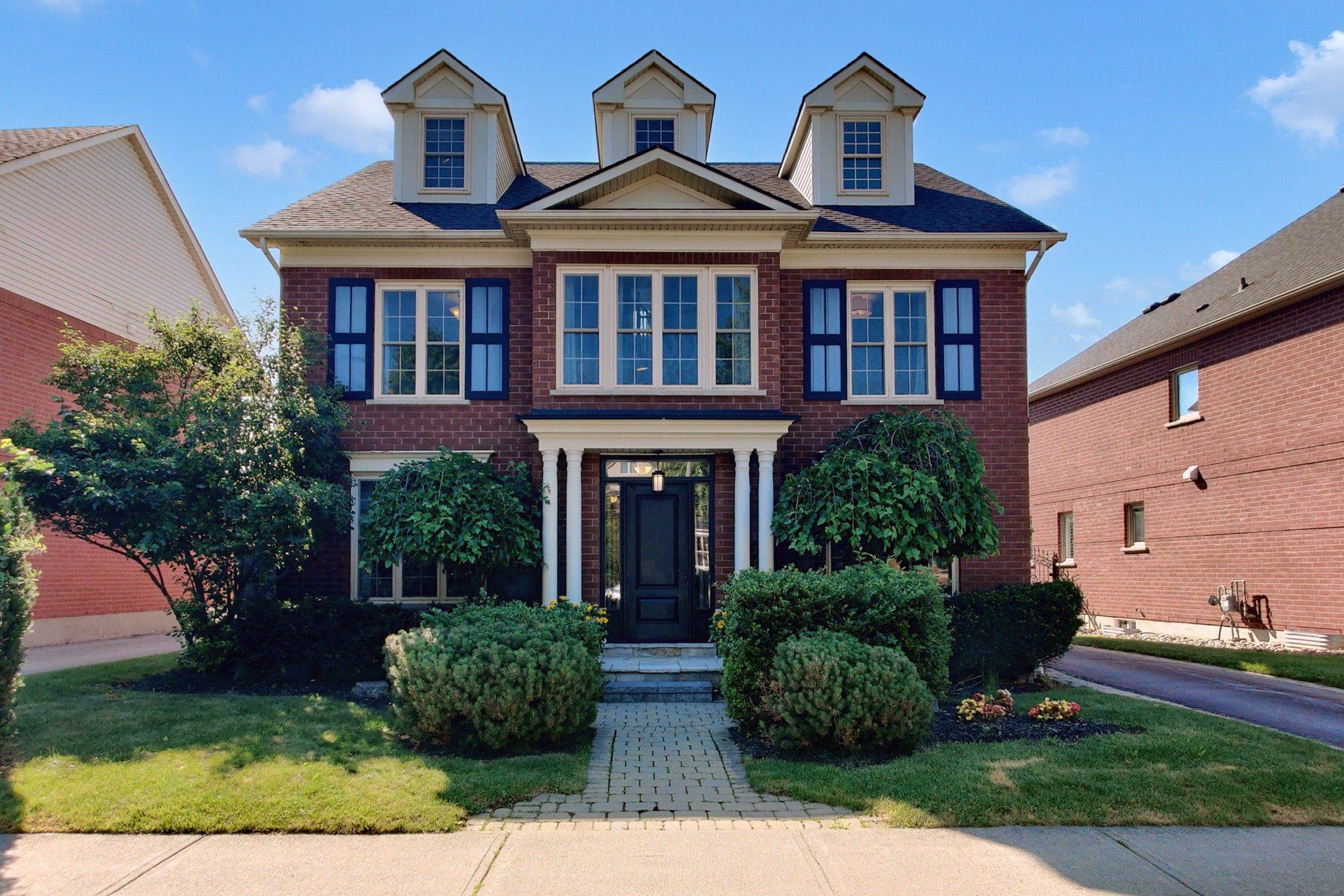 Oakville, ON L6H 6L5,240 Lexington RD