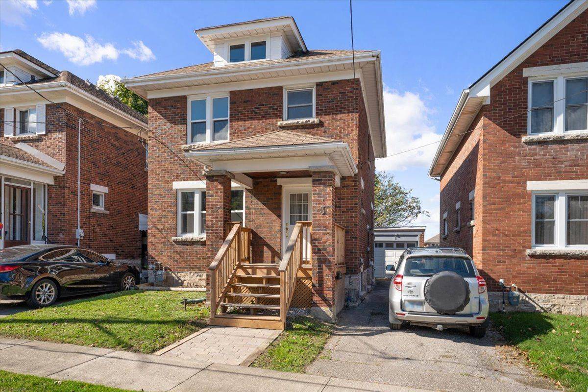 Thorold, ON L2V 1Z5,3 Carleton ST S #Main