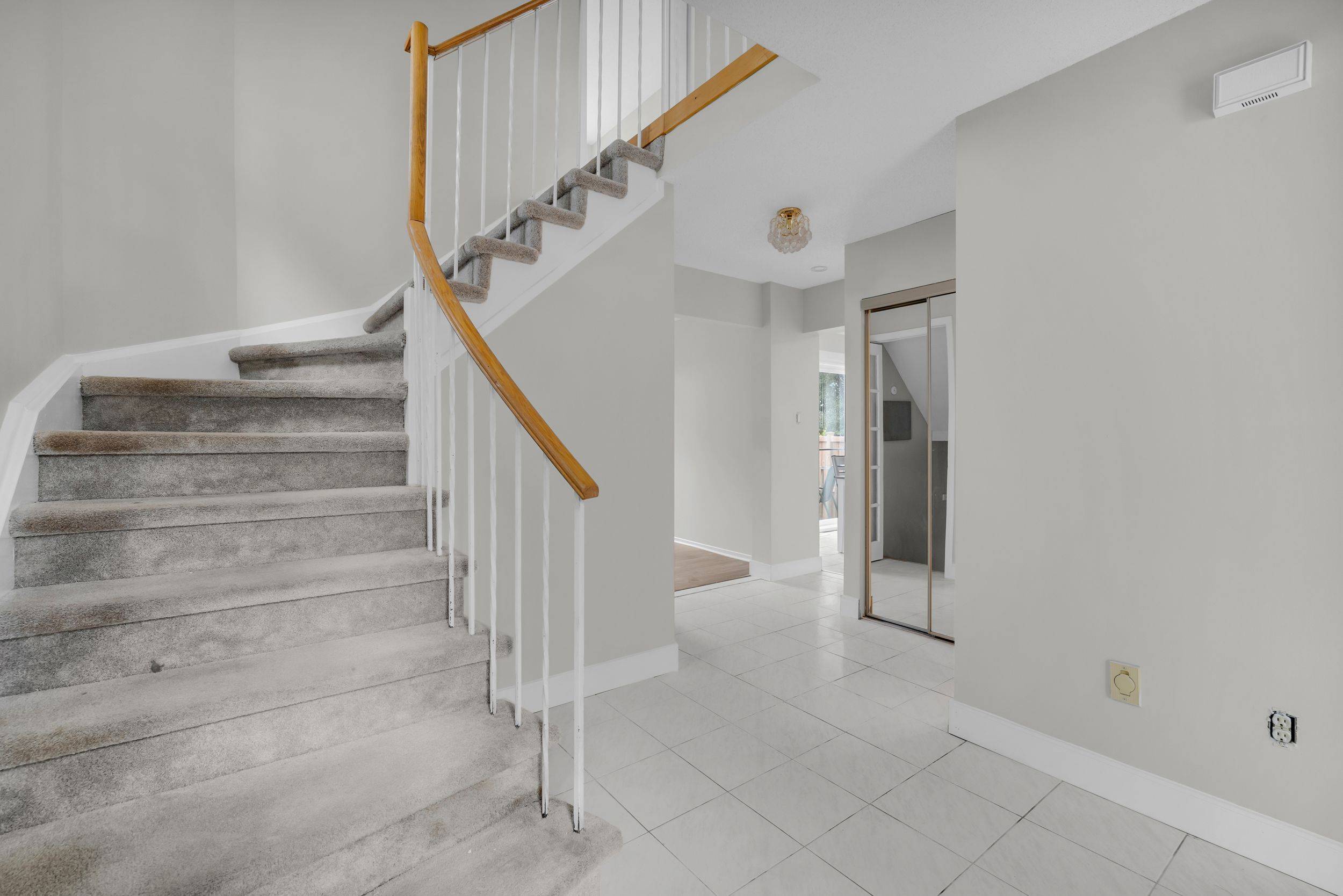 Kanata, ON K2M 1M4,28 Chickasaw CRES