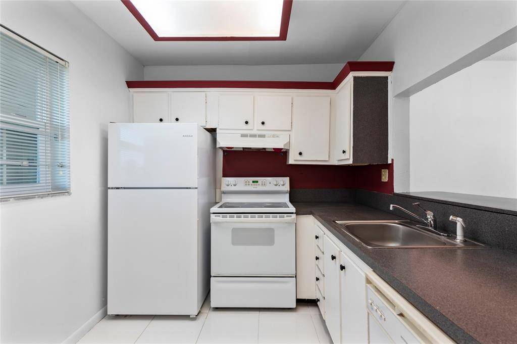 Lauderdale Lakes, FL 33319,4705 NW 35th St #609