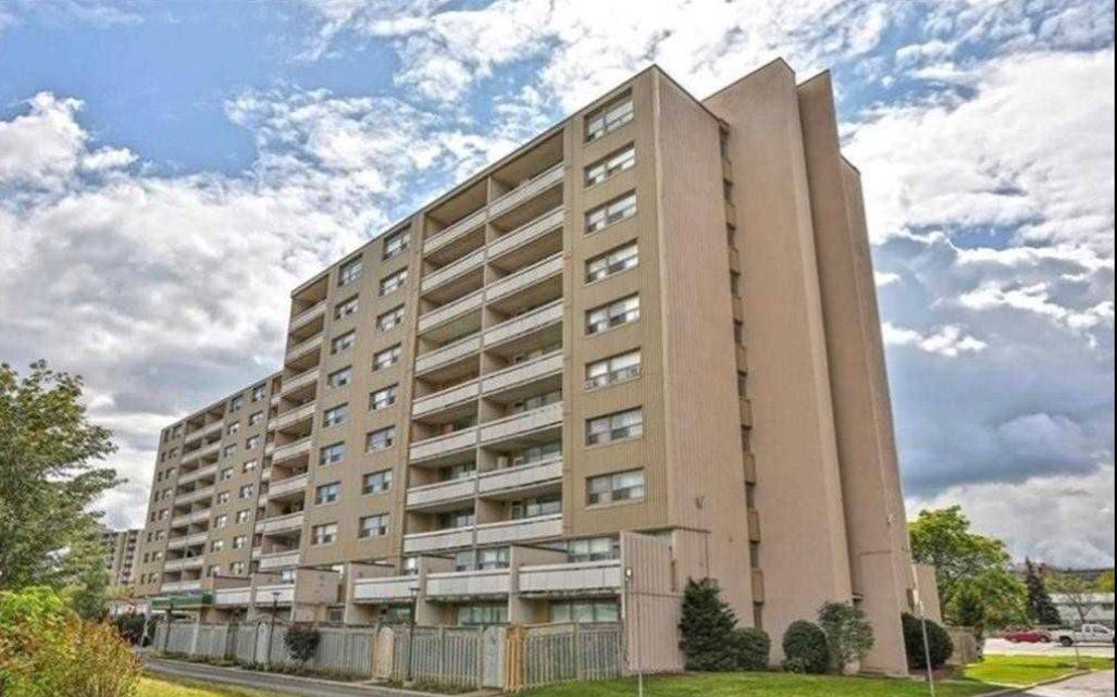 Hamilton, ON L8K 5J2,15 Albright RD #301