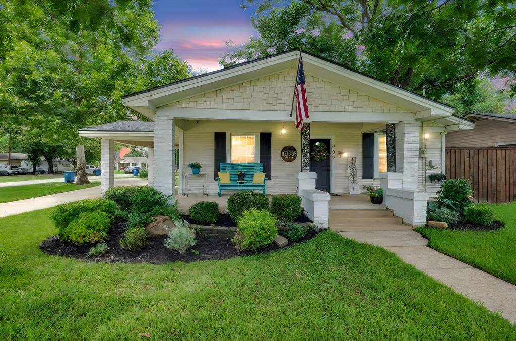 Ennis, TX 75119,409 S Paris Street