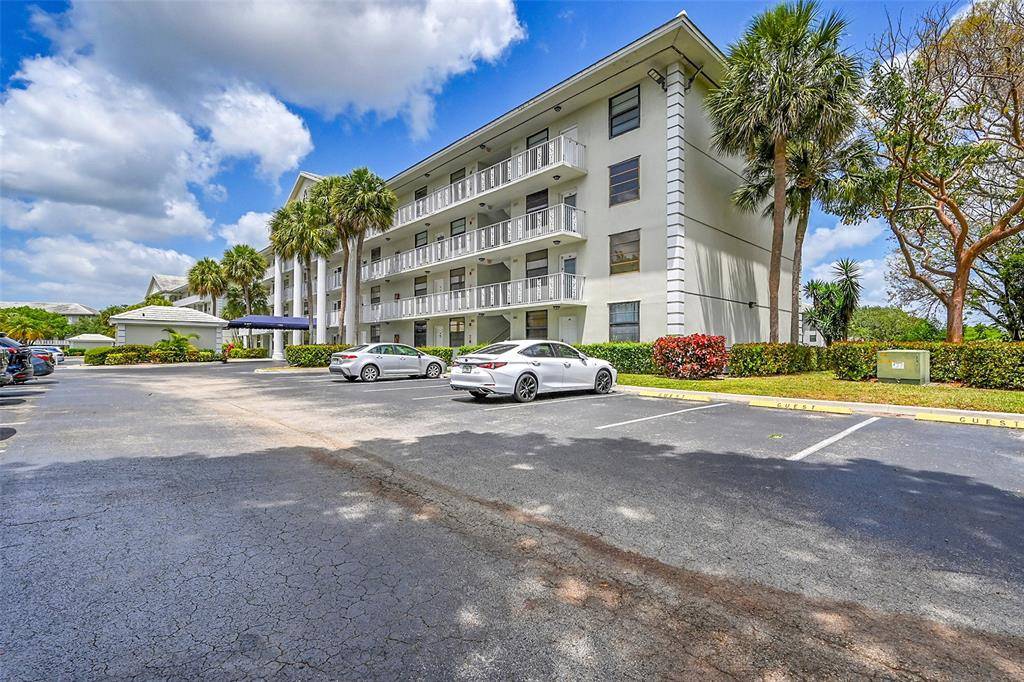 Davie, FL 33324,1703 S Whitehall Dr #304