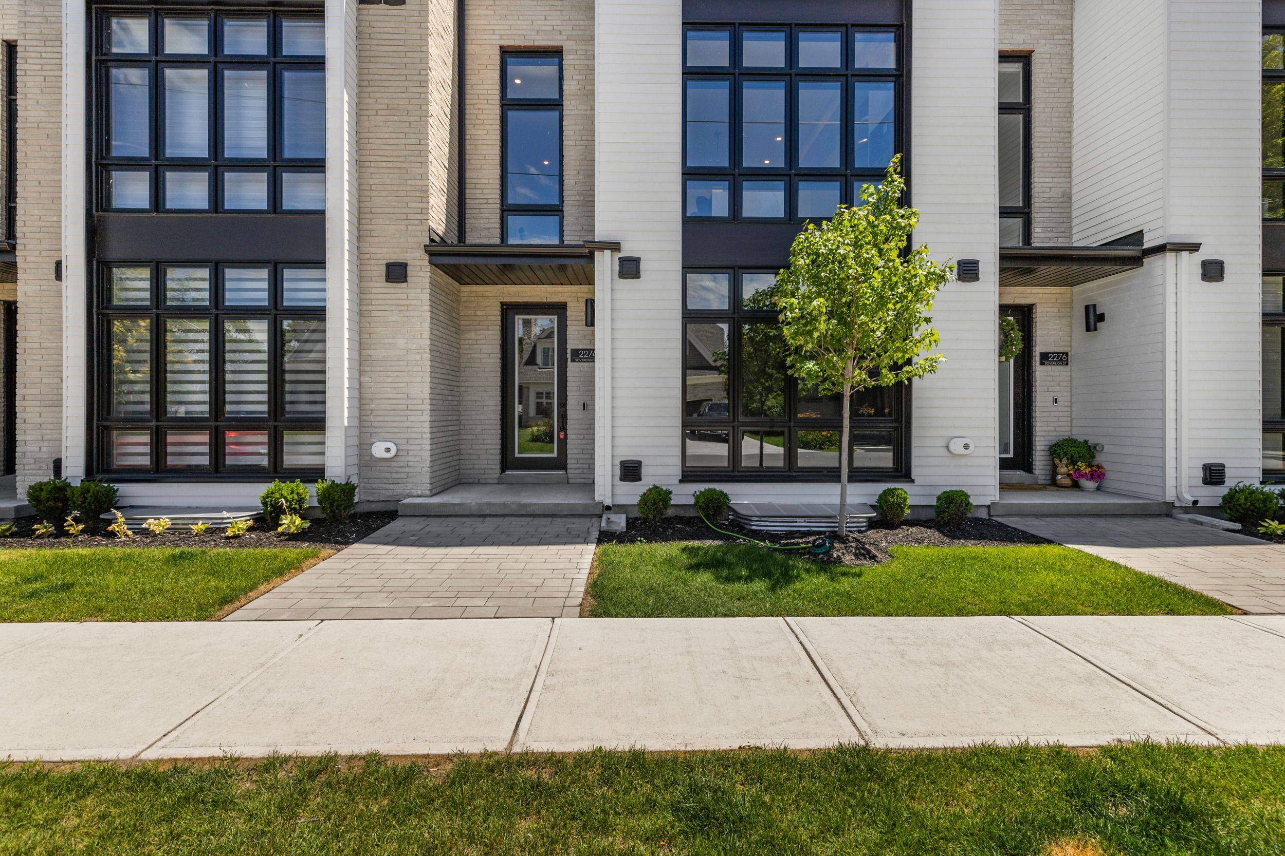 Oakville, ON L6L 0H9,2274 Sovereign ST