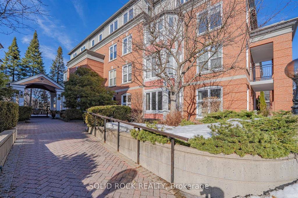 New Edinburgh - Lindenlea, ON K1M 2H7,11 Durham Private #106