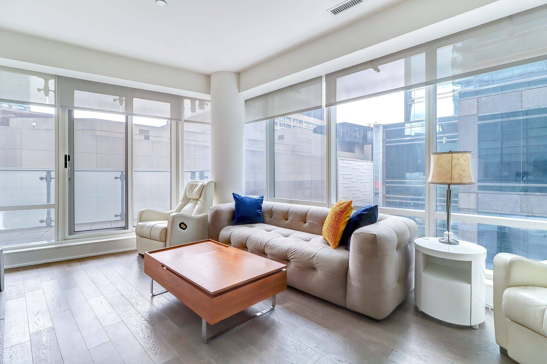 Toronto C08, ON M4W 0A8,1 Bloor ST E #526