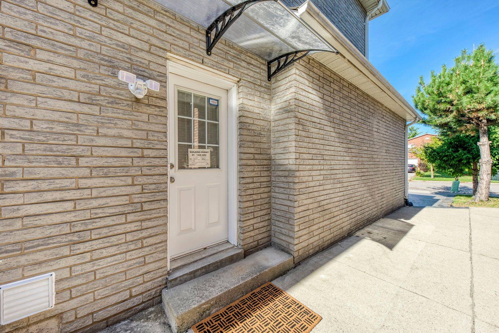 Mississauga, ON L4W 5M5,1292 Willowbank TRL #Lower