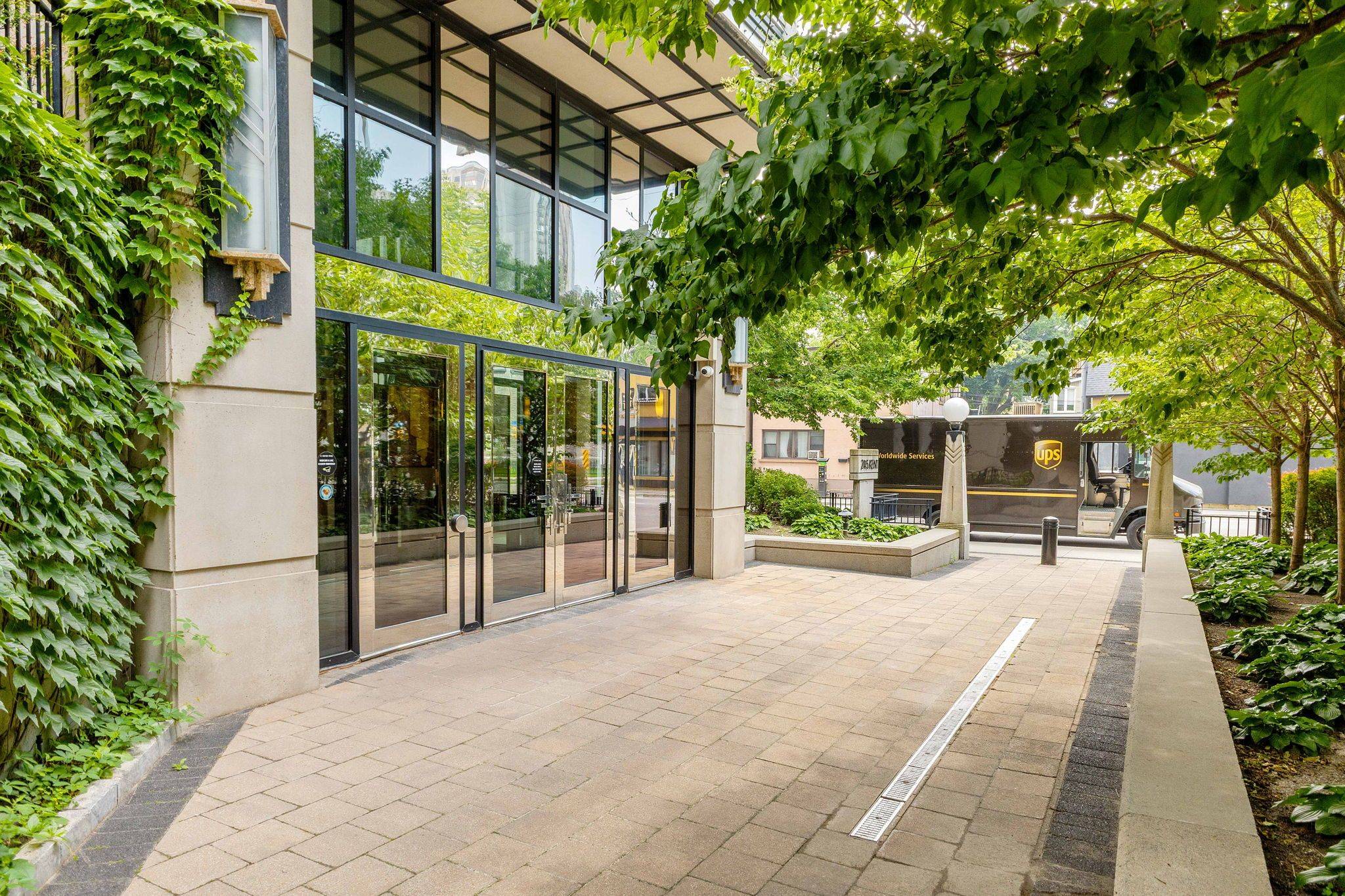 Ottawa Centre, ON K2P 0A5,245 Kent ST #504