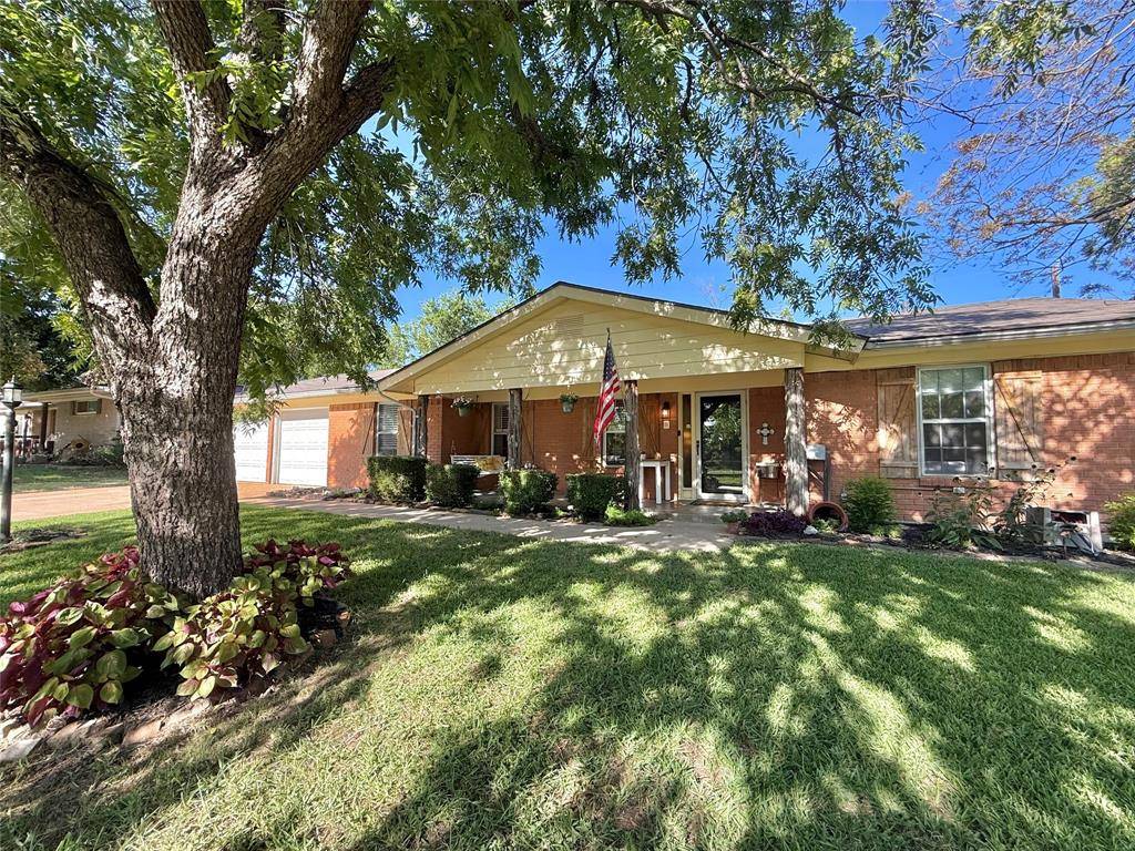 Hurst, TX 76053,604 Caduceus Lane