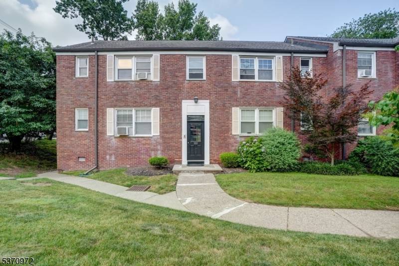Verona Twp., NJ 07044,349 Bloomfield Ave #1