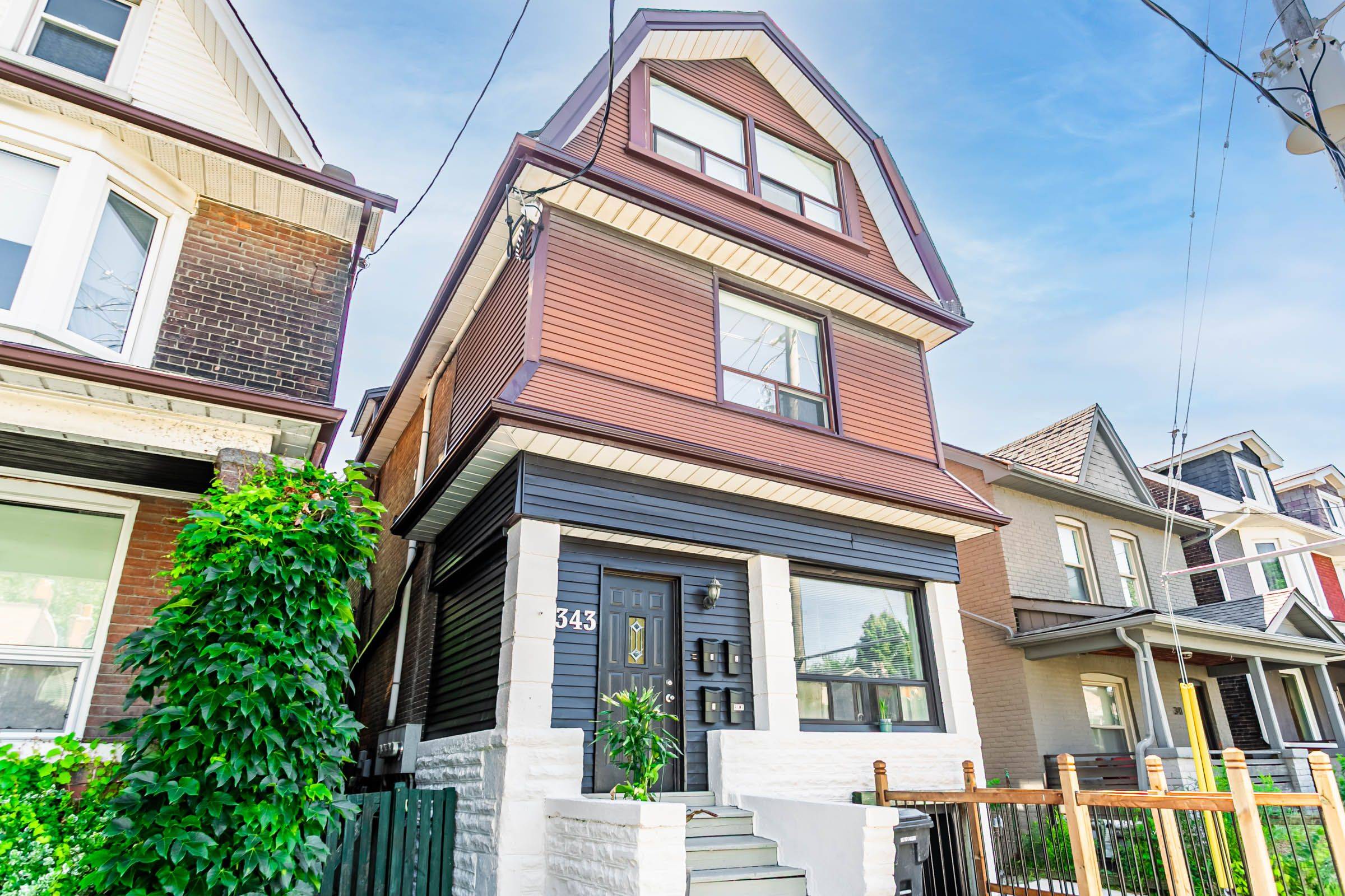 Toronto E01, ON M4L 2R6,343 Greenwood AVE