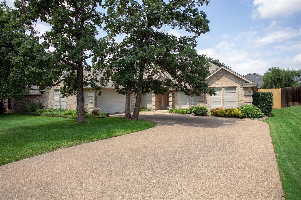 Kennedale, TX 76060,1015 Oak Hill Park