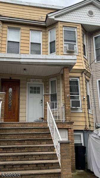 Elizabeth City, NJ 07202,956 1/2 Dehart Pl
