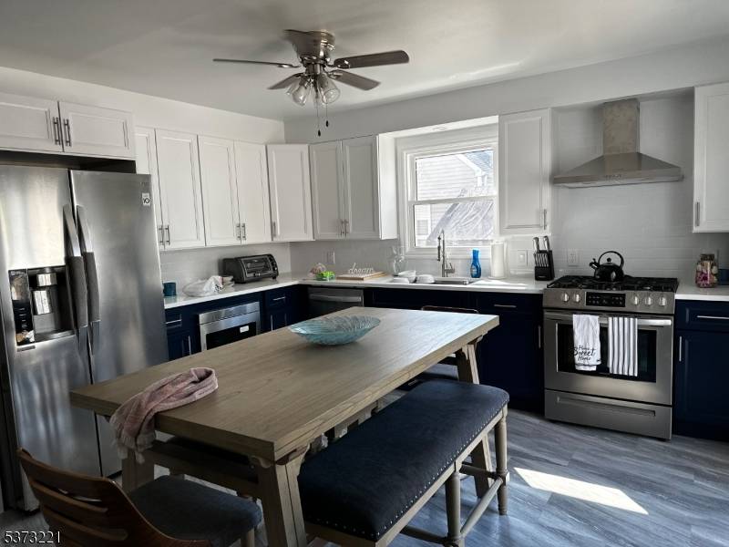 Roselle Boro, NJ 07203,471 Robins St