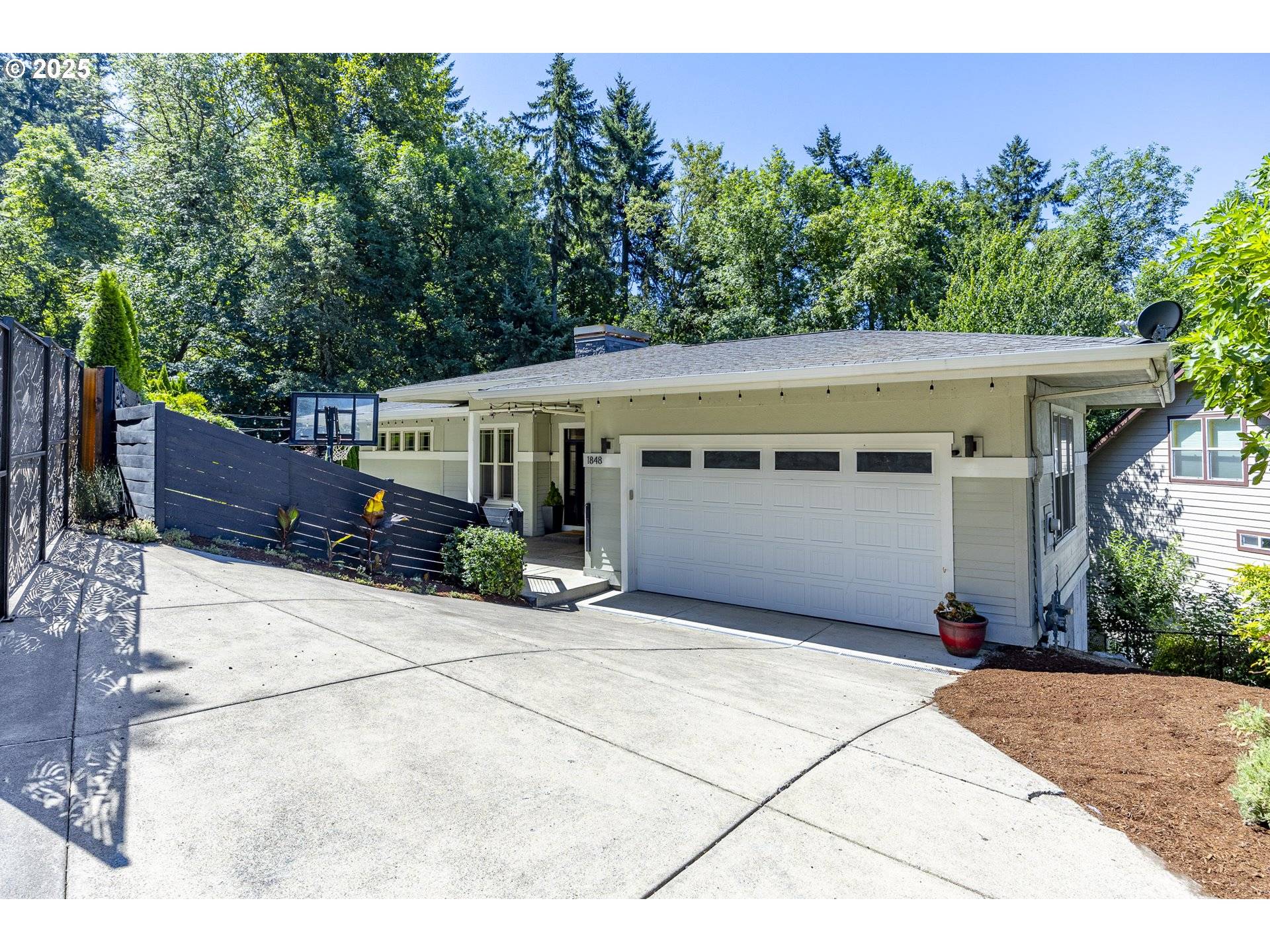 Eugene, OR 97405,1848 E 43RD AVE