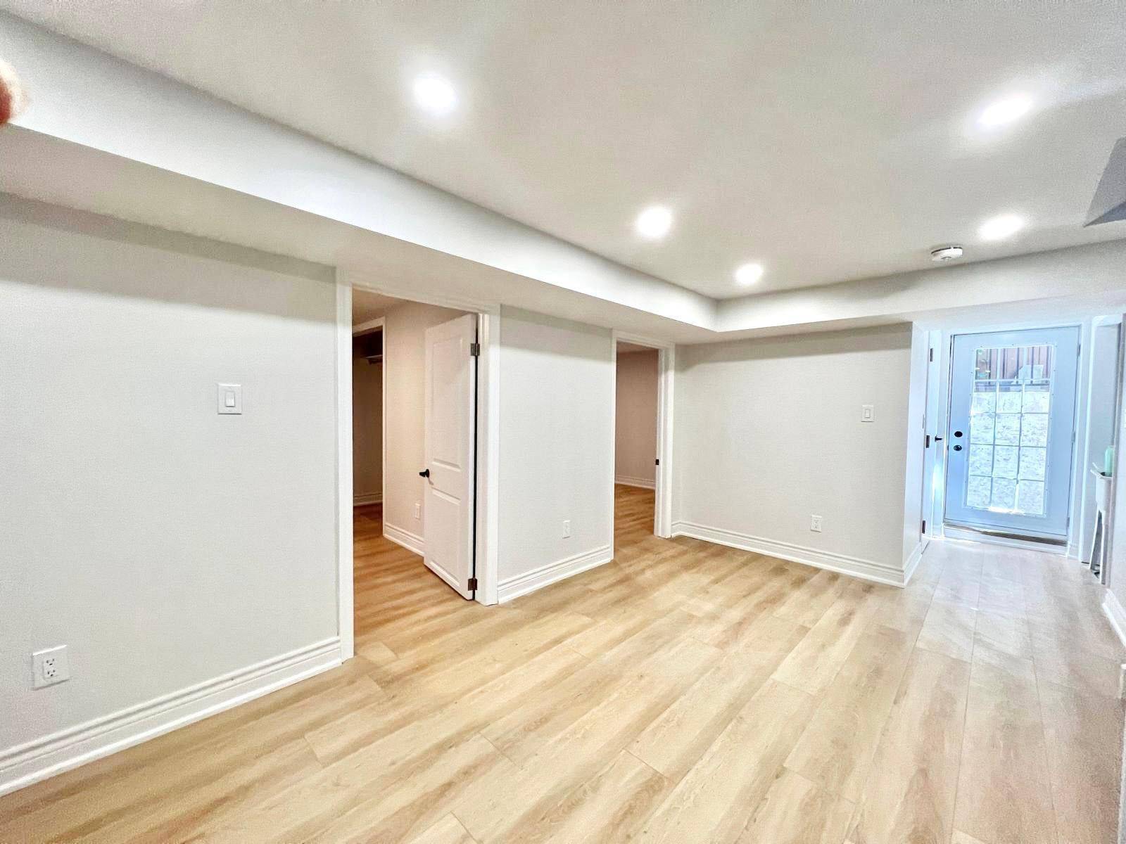 Toronto C07, ON M2R 2P9,65 Dewlane DR #Lower