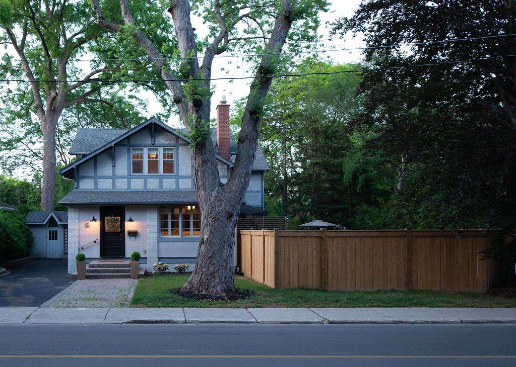 Oakville, ON L6J 3N6,139 Allan ST