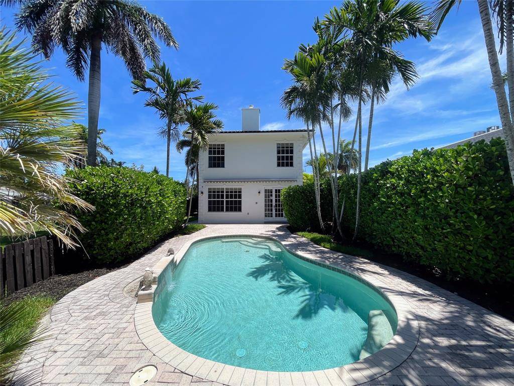 Fort Lauderdale, FL 33305,929 NE 18th Ct