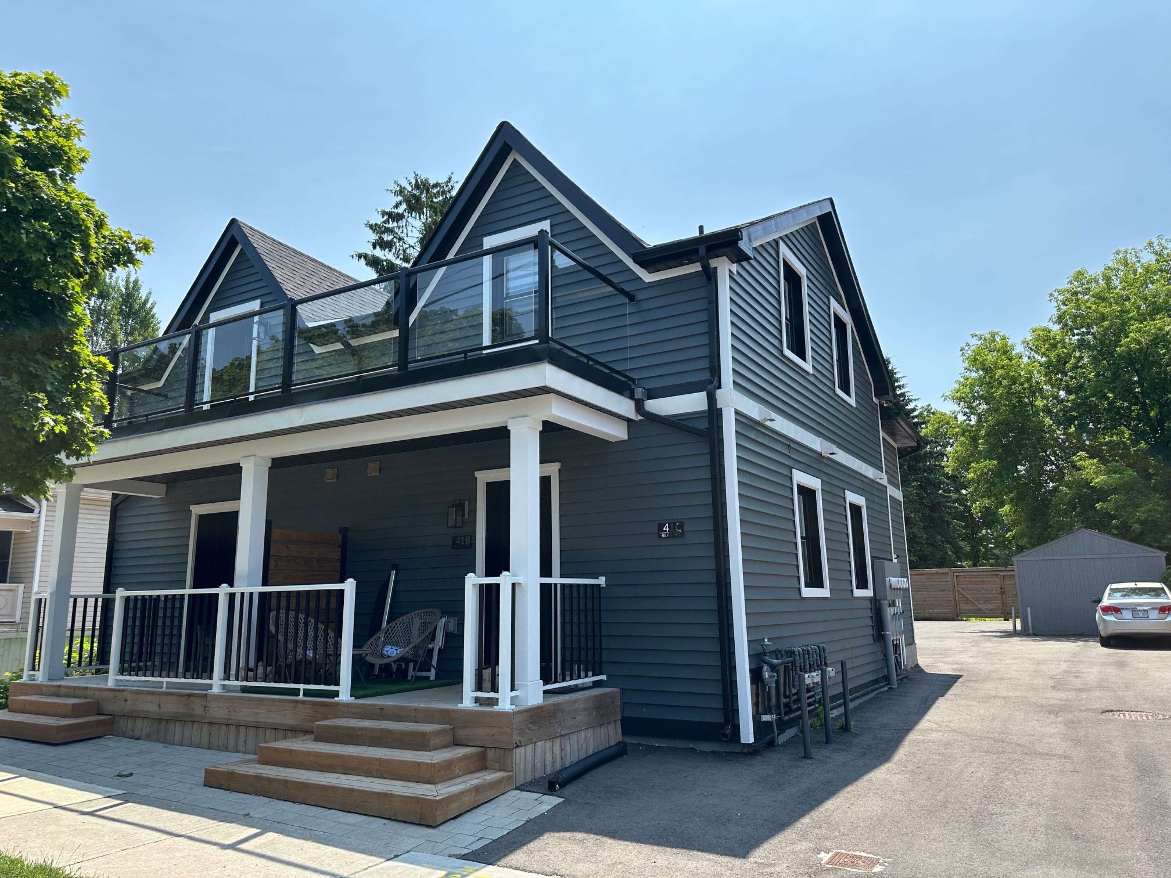 Aurora, ON L4G 1G8,41 Mosley ST #B