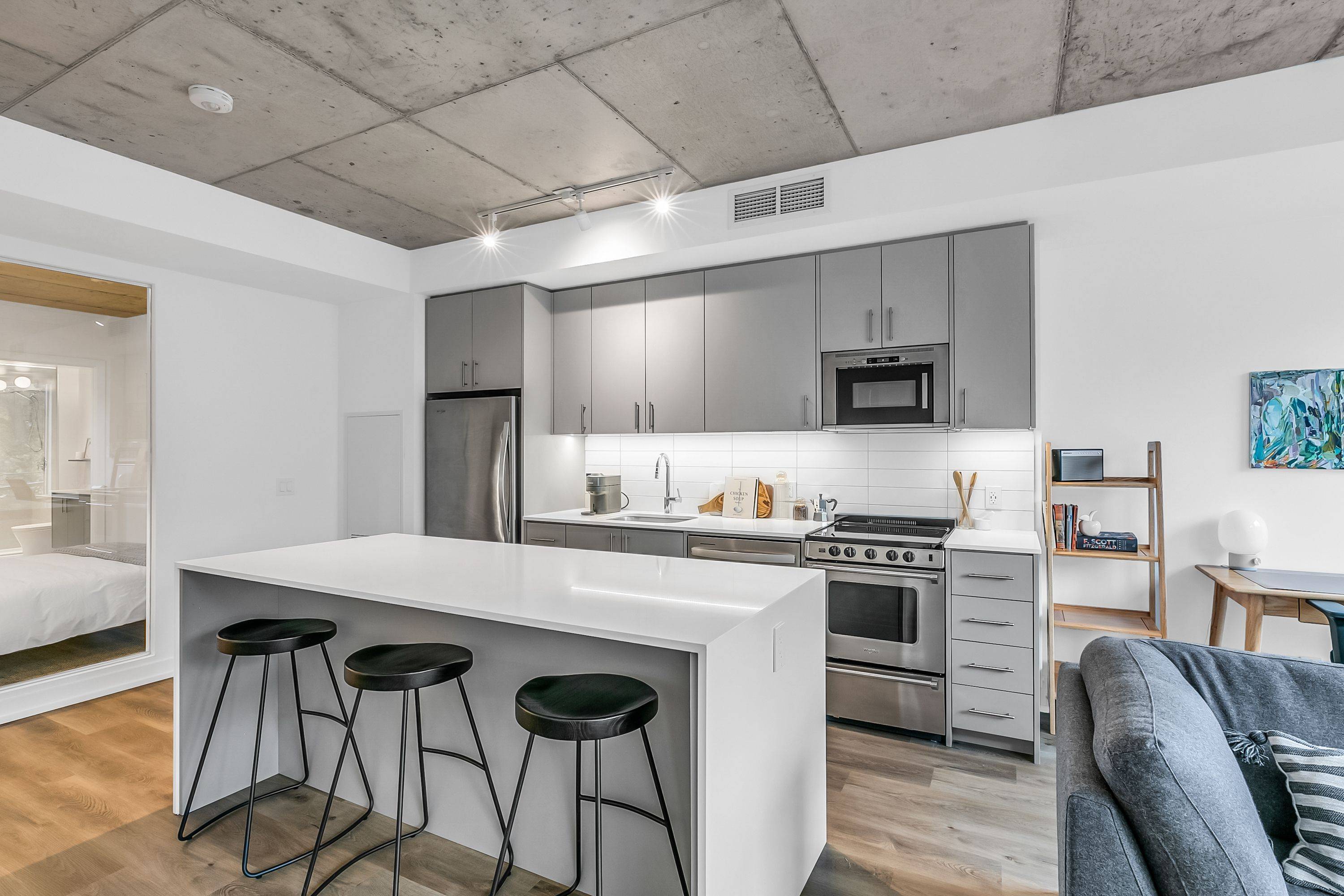 Toronto E01, ON M4M 2Y6,115 Larchmount AVE #602