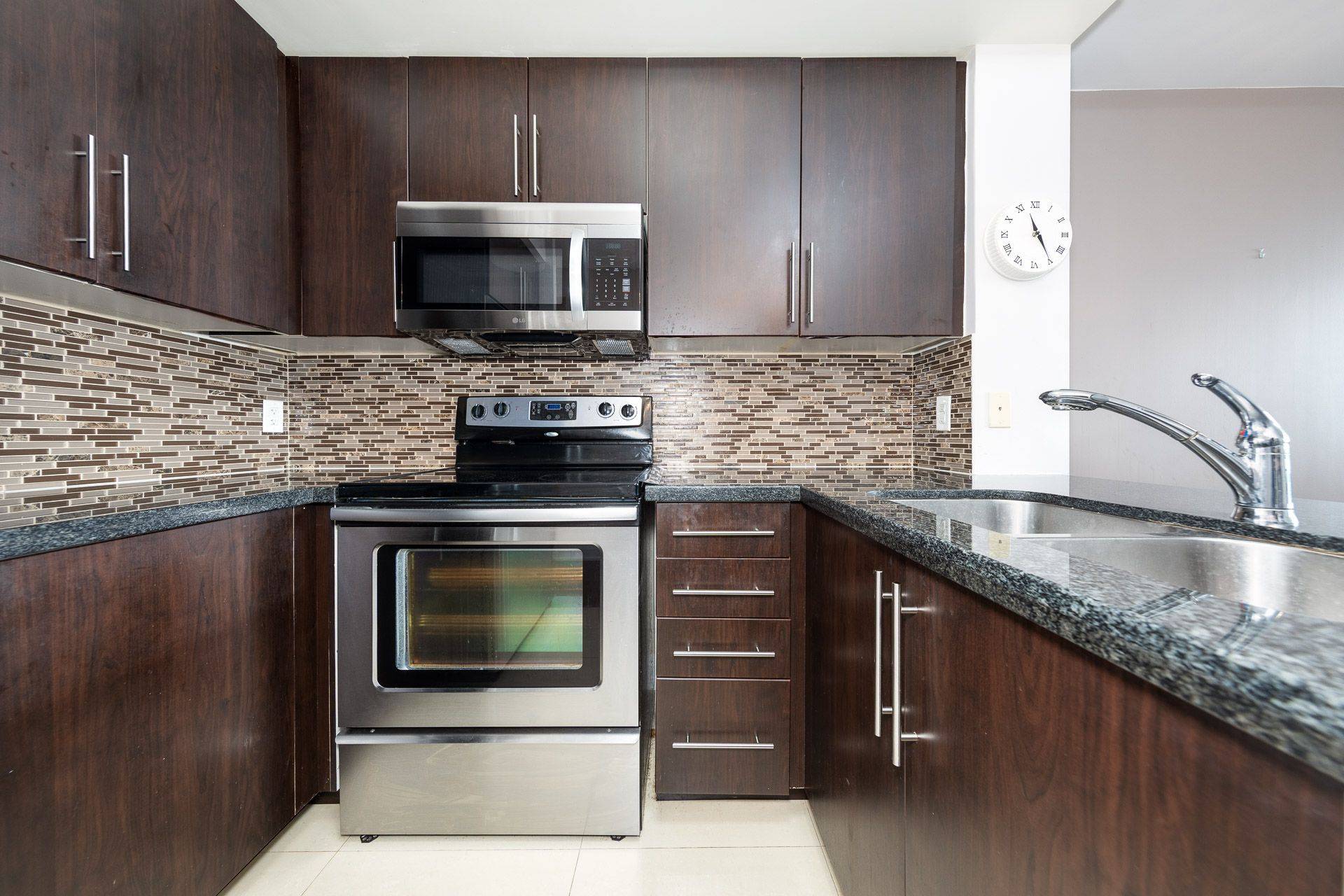 Vaughan, ON L4J 0G7,20 North Park RD #1707