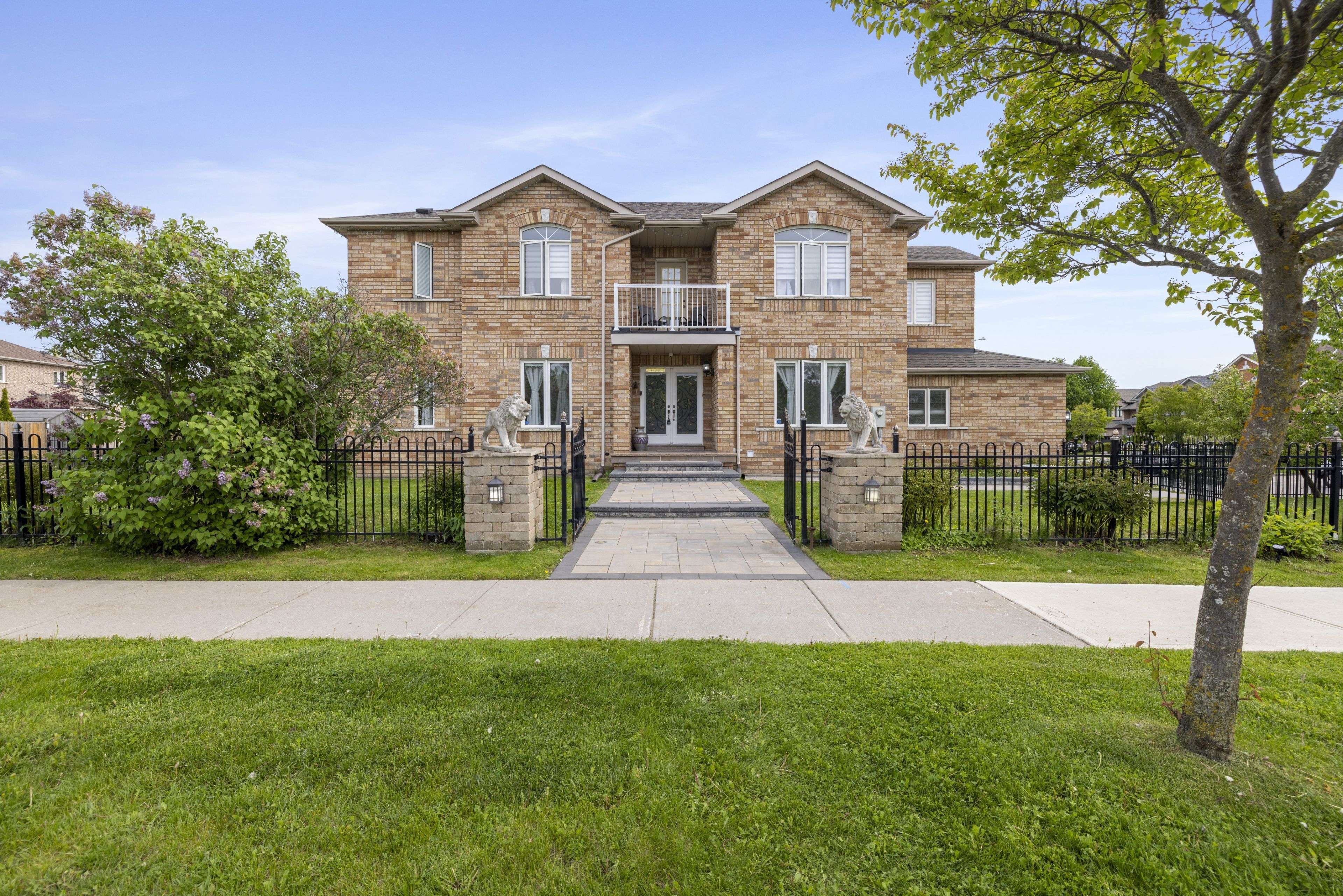 Richmond Hill, ON L4E 4E5,1 Emily CT