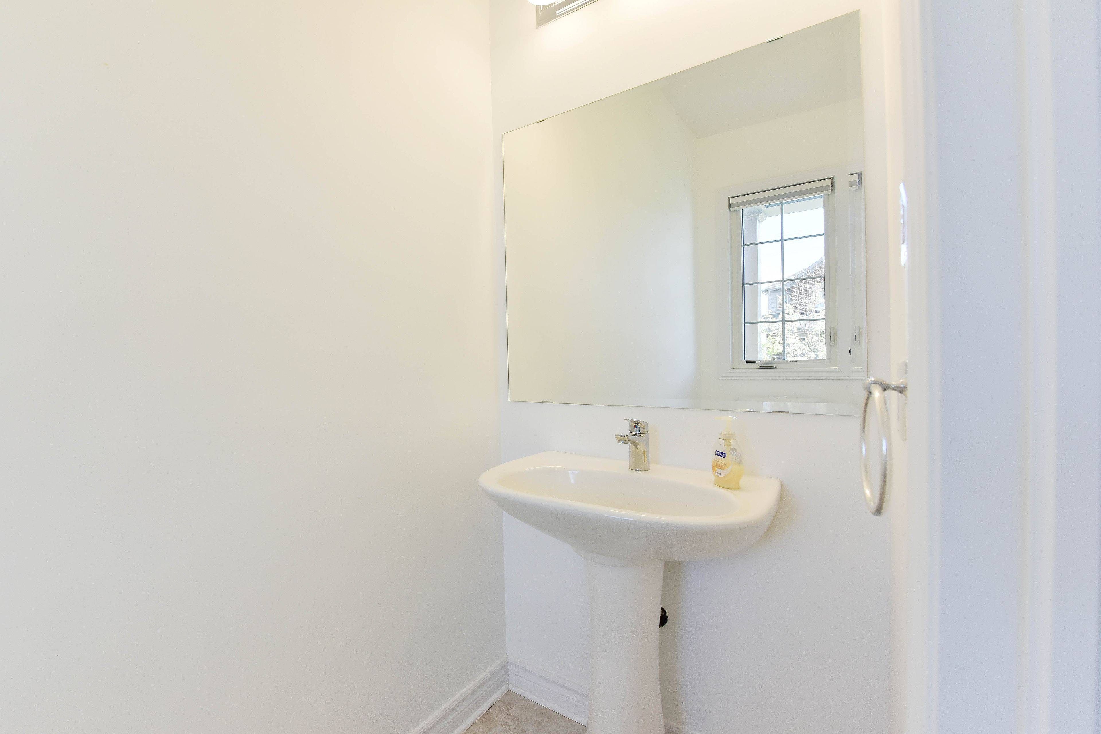 Kanata, ON K2T 0K6,107 WESTOVER CRES