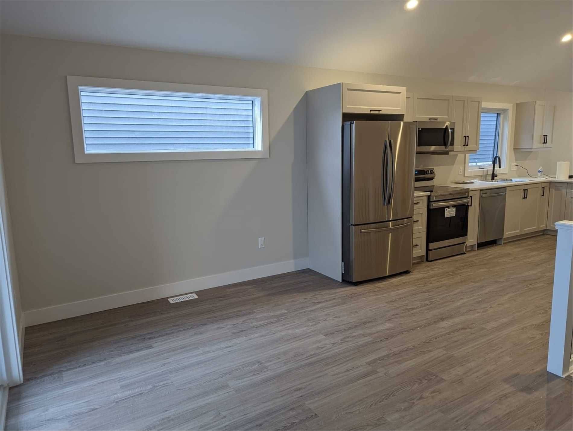 Chatham-kent, ON N7M 0A5,99 Ironwood TRL