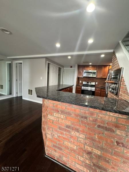 Elizabeth City, NJ 07201,18 Jacques St #22