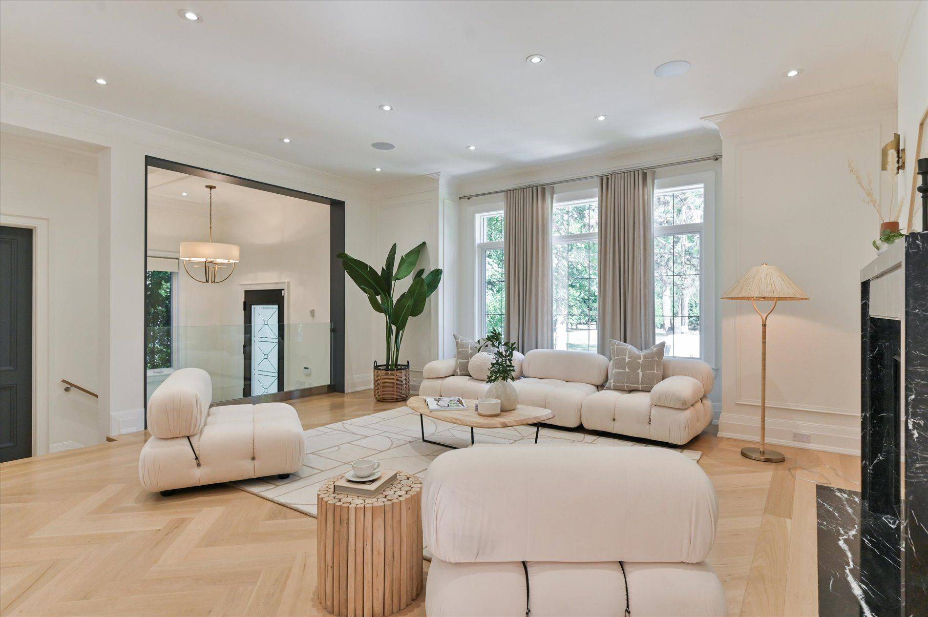 Toronto C11, ON M4G 1C4,27 Evergreen GDNS