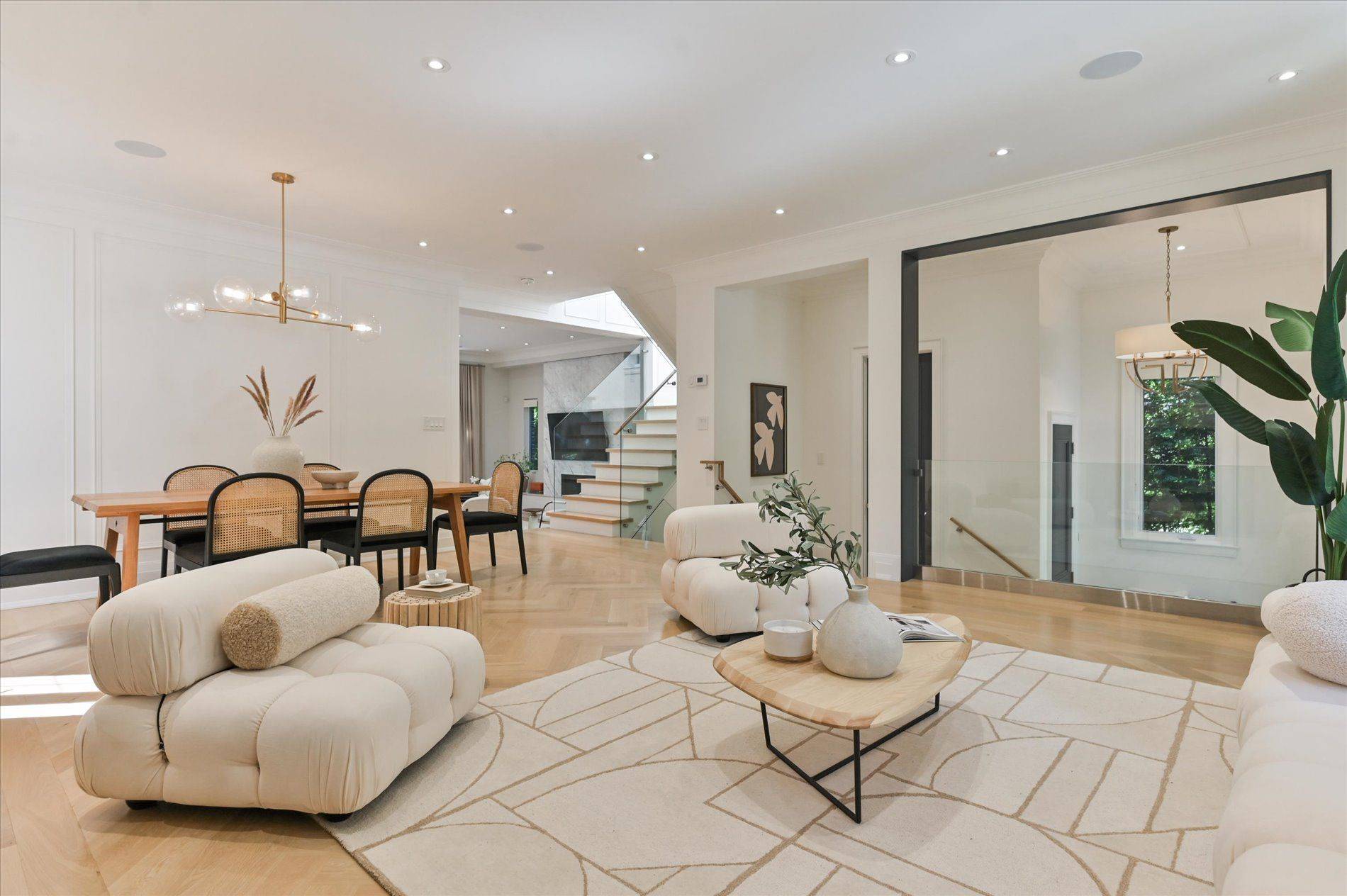 Toronto C11, ON M4G 1C4,27 Evergreen GDNS