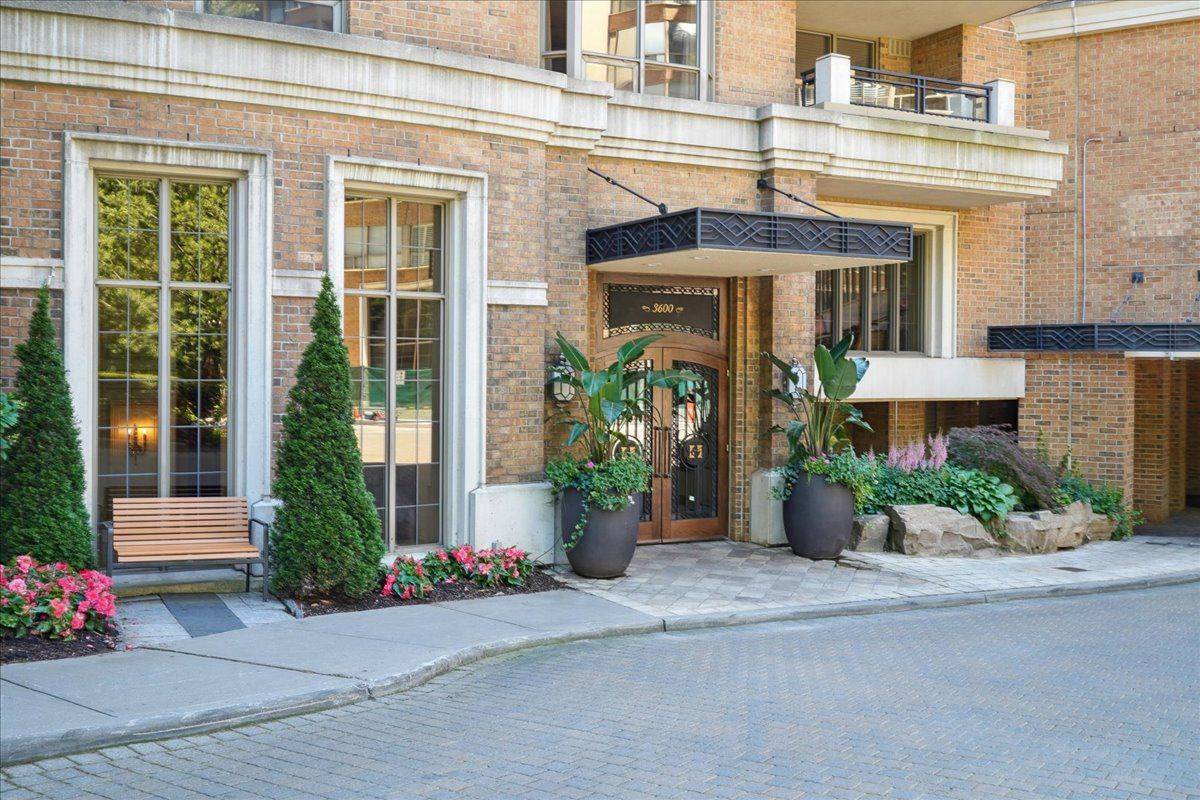 Toronto C04, ON M4N 3R8,3600 Yonge ST #935