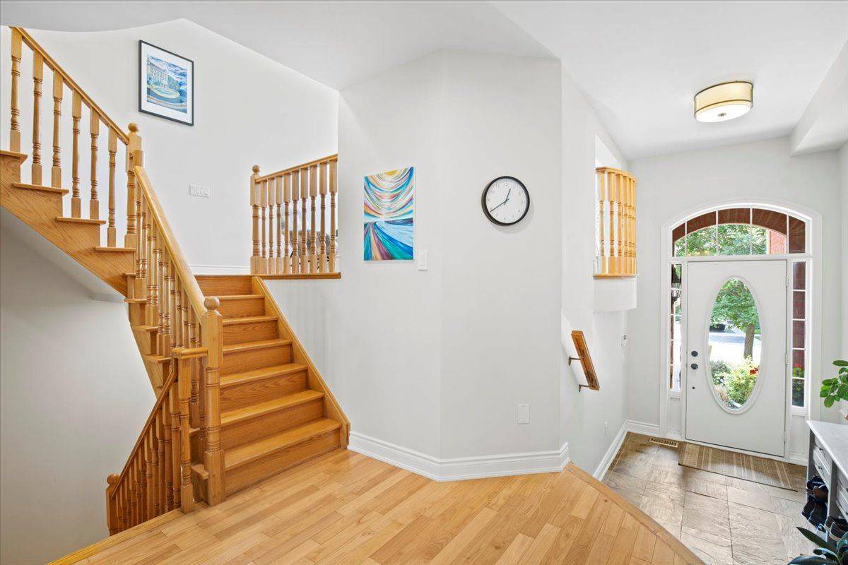 Oakville, ON L6L 6T4,135 Tawny CRES
