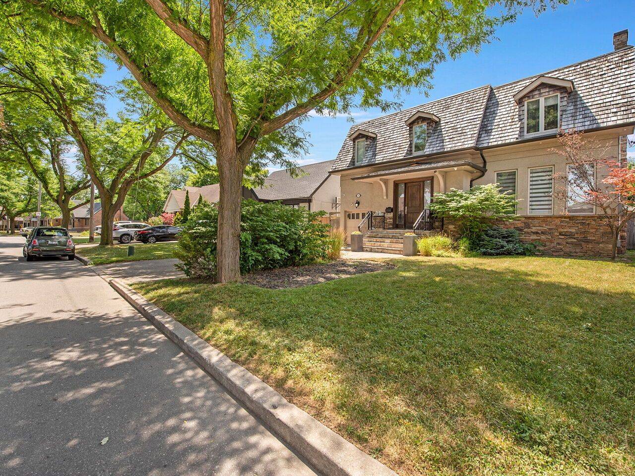 Toronto W05, ON M9M 1C2,35 Yorkdale CRES